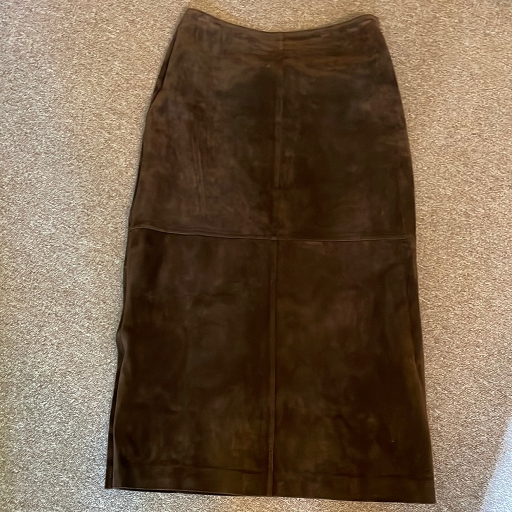 Slim and classic Brooks Brothers Suede Skirt Size 6